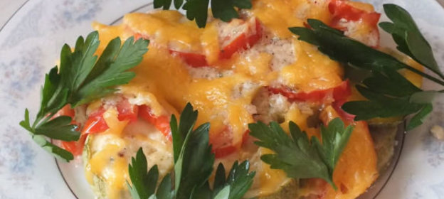 Салат из апельсинов и орехов с мясом курицы