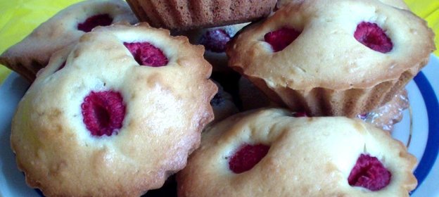 Кексы с малиной