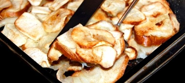 Яблоки, запеченные с черствым хлебом