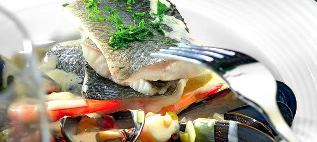 Морской окунь, сваренный в утином жире