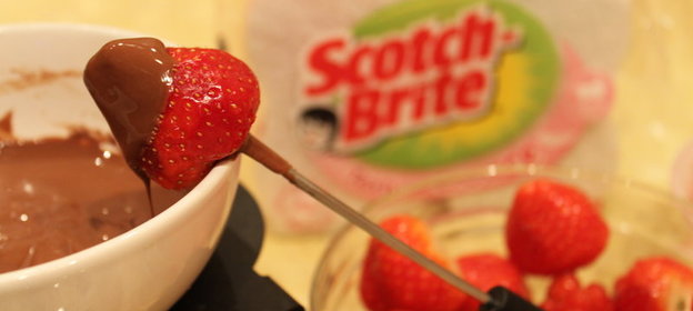 Шоколадное фондю со сгущенкой