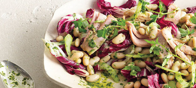 Салат с радичио, тунцом и фасолью