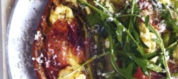 Пицца со спаржей и сыром рикотта