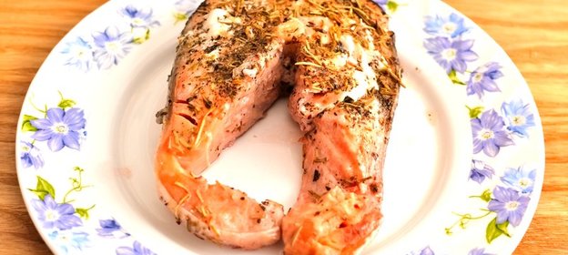 Стейк лосося в фольге