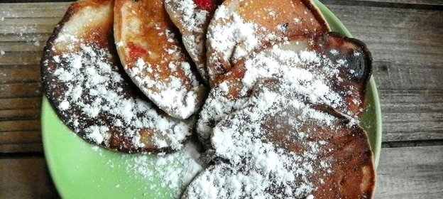 Оладьи с клубникой