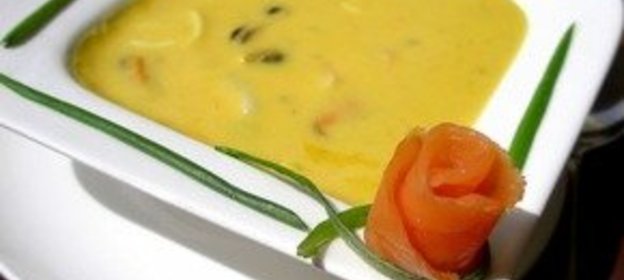 Суп- пюре с морским коктейлем в кокосовом молоке с сыром Rosenborg