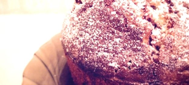 Влажный кекс с вишней