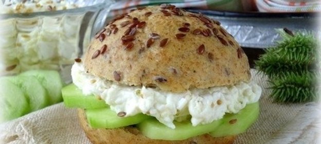 Пирог с клубникой и сливочно-шоколадной заливкой