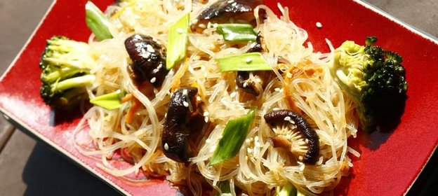 Рисовая лапша с овощами