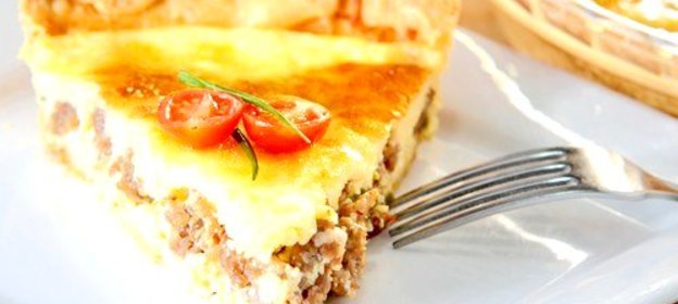 Пицца с творогом и помидорами