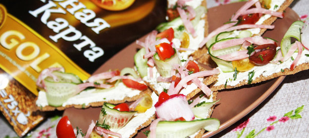 Ржаные криспы Фантазияс творожным сыром, ветчиной и овощами