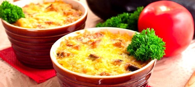 Запеканка с баклажанами и фаршем с соусом «Бешамель»