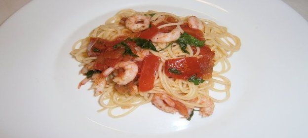 Как приготовить спагетти с креветками и томатом. Паста с креветками, готовим дома