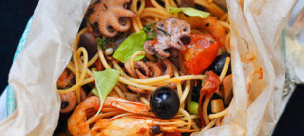 Спагетти с морепродуктами в конверте