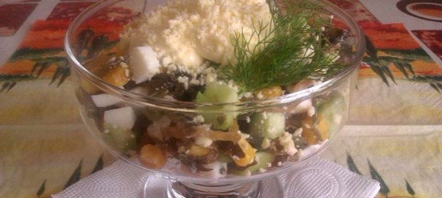 Салат из морской капусты с огурцом