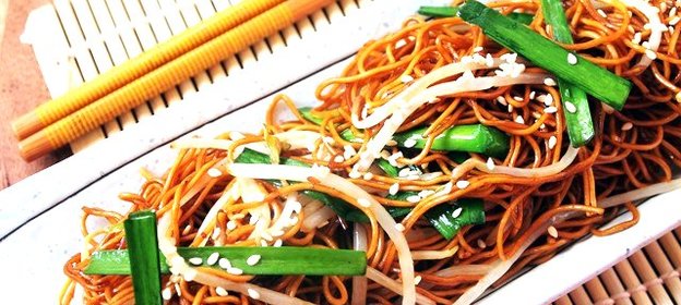 Яичная лапша с соевым соусом