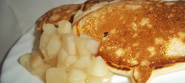 Оладьи с грушевым соусом