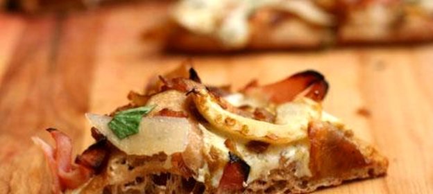 Пицца с карамелизованным луком и фенхелем