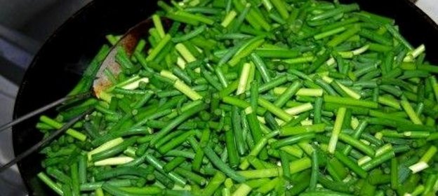 Стрелки чеснока жареные