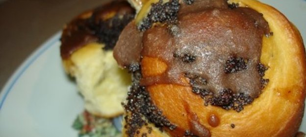 Маковые булочки с шоколадной помадкой