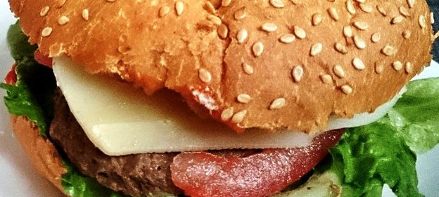 Чизбургер с телячьей котлетой гриль