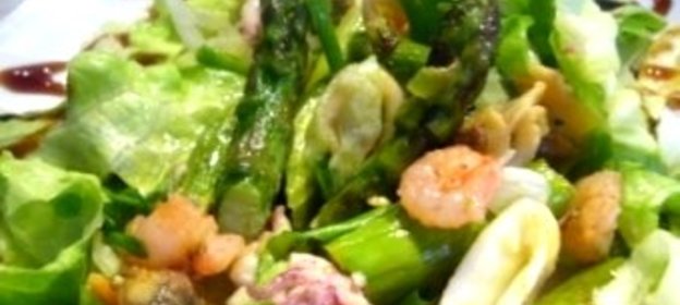 Салат из морского коктейля