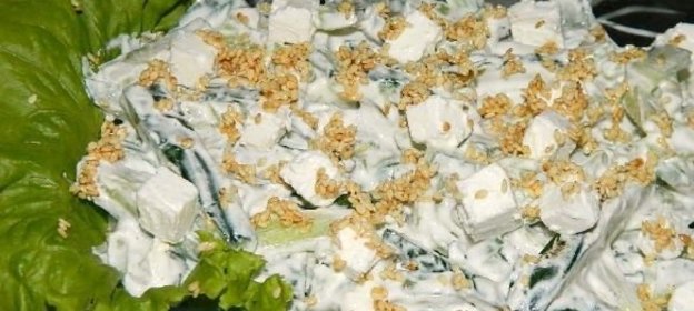 Луковый соус с корнишонами (пикантный)