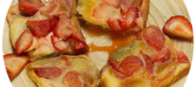 Сладкая пицца с фруктами