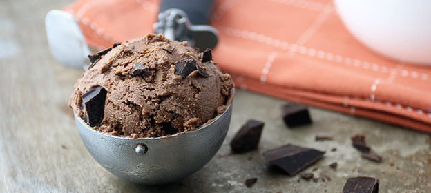 Шоколадное мороженое с авокадо