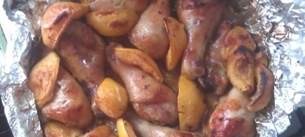 Куриные ножки с айвой