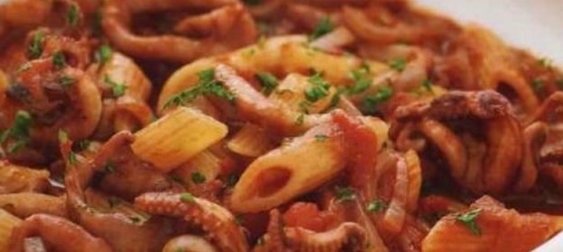 Паста с кальмарами