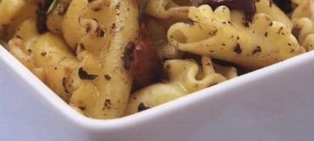 Макароны с оливковым соусом