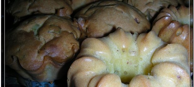 Кукурузные кексы с беконом и зеленым луком