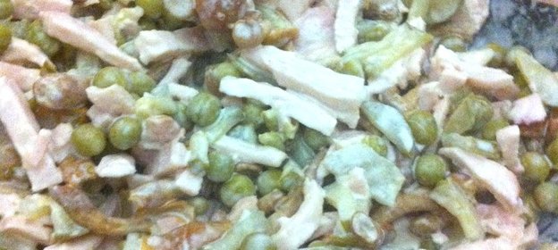 Быстрый салат с копченой курицей и опятами