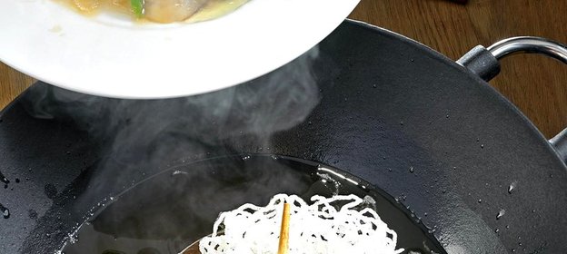 Лапша с брокколи и белыми грибами