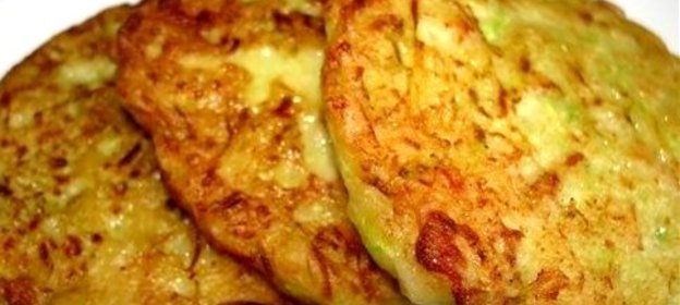 Сладкие оладьи из кабачков и яблок