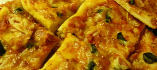 Пицца с грудинкой и оливками (вариант)
