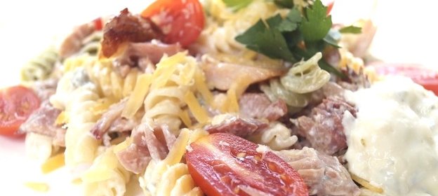 Паста с копченой курицей