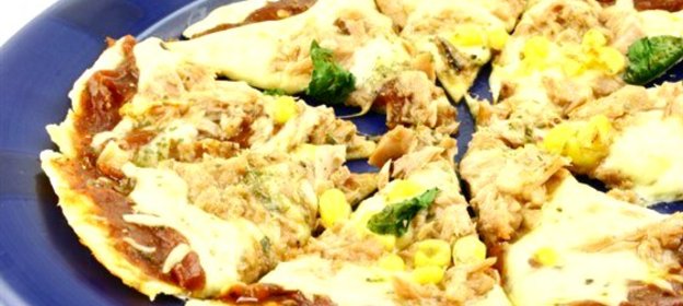 Зерновая пицца с тунцом и кукурузой