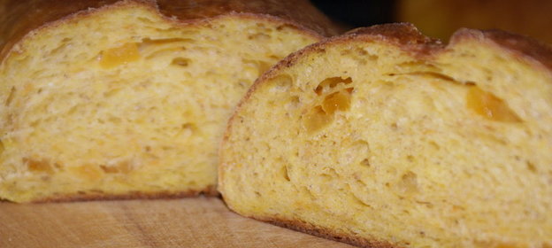 Тыквенный хлеб с овсяными хлопьями и курагой