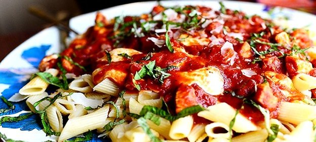 Паста с моцареллой и курицей