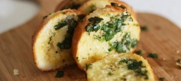 Багет с чесноком