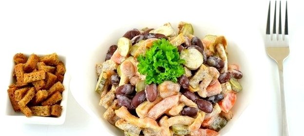 Салат с фасолью и опятами