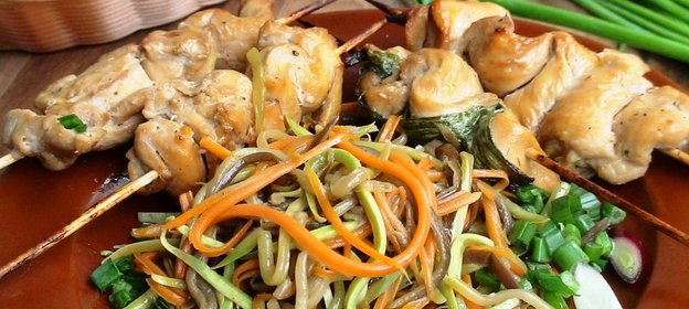 Шашлычки гармошки, а на гарнир спагетти из овощей