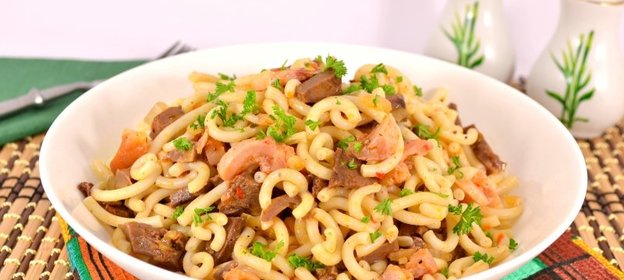 Макароны со свиным сердцем и копченой курицей