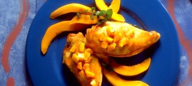 Тартинки из свежего кукурузного хлеба, горчицы, ветчины и чатни