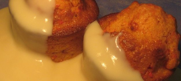 Морковно-банановые кексы с ванильным соусом