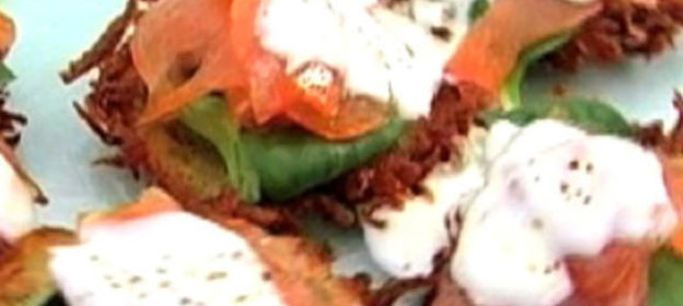 Картофельные оладьи с лососем