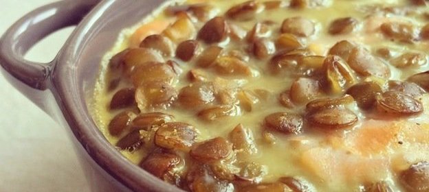 Запеканка с чечевицей и копченым лососем