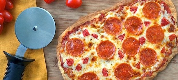 Пицца в домашних условиях из слоеного теста